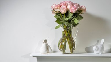 Окуните цветы в кипяток: как спасти увядающий букет роз