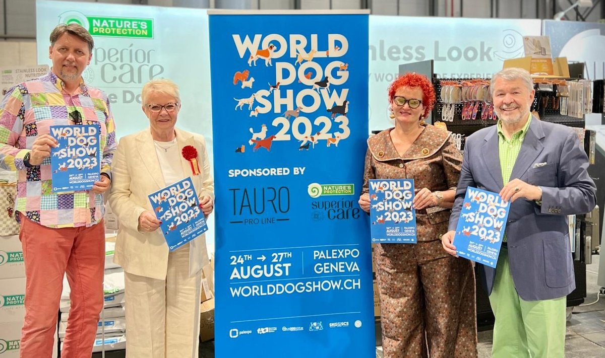 Janita ja Tauras Plunged koos näituse World Dog Show korraldajatega.