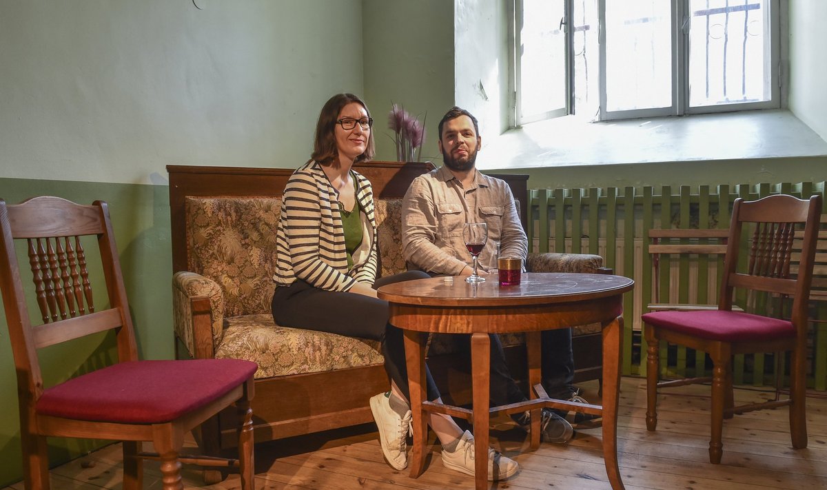 EESTVEDAJAD: Kai Pütsepp (vasakul) ja Ants Siim tahavad, et Salongis tunneksid ennast koduselt nii kirjanduse kui süldipidude fännid. 