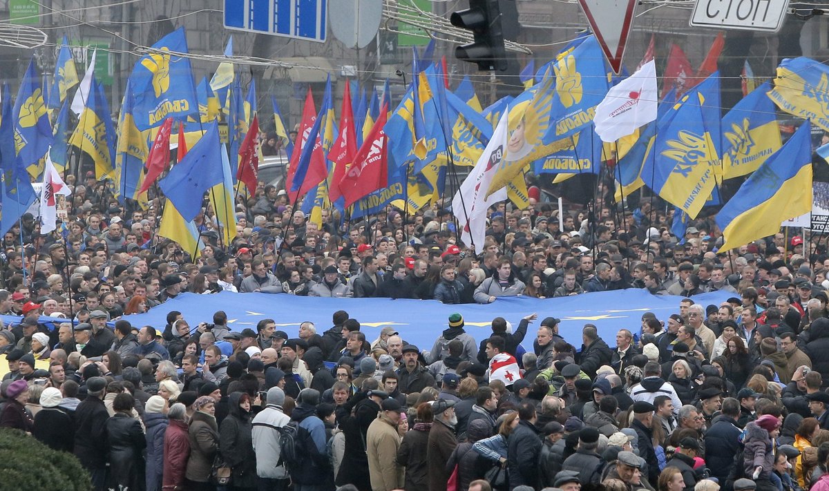 Ukrainlased protestivad Janukovõtši EL-i poliitika vastu