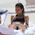 FOTOD: Rihanna ekspeika "teine naine" näitas rannas, mis tal popstaarile vastu panna on