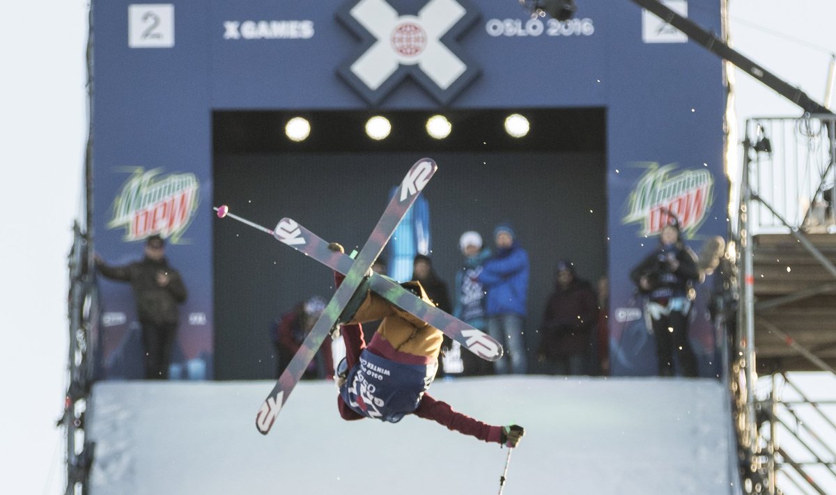 Kelly Sildaru hüpe Oslo X-Mängudel – unnatural cork 720 –, kus puhuti tuli viibida pea alaspidi.