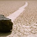 VEIDER: Surmaorus tapvalt palav, elu pole, aga kivimürakad jalutavad ühest kohast teise