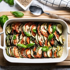 Suvikõrvitsa-tomati ahjuroog mozzarella’ga