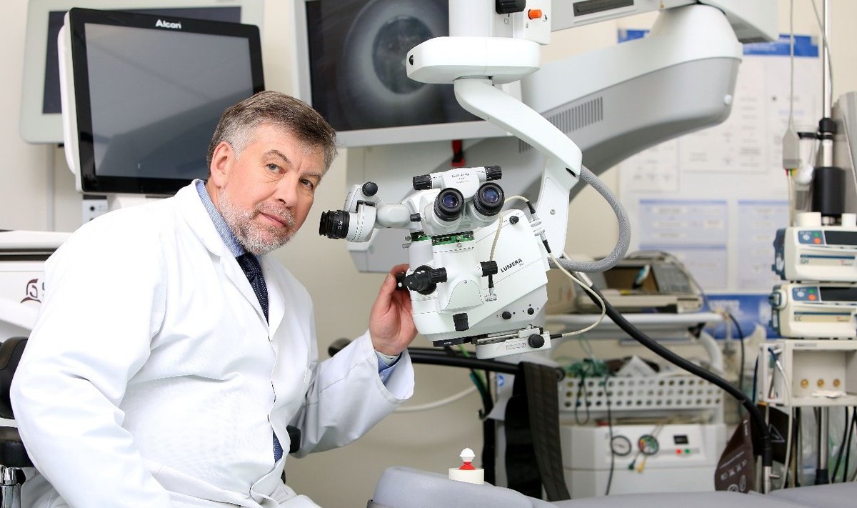 Доктор Игорь Соломатин - ассоциированный профессор Латвийского университета, руководитель Клиники доктора Соломатина, лазерной коррекцией зрения занимается с 1999 года