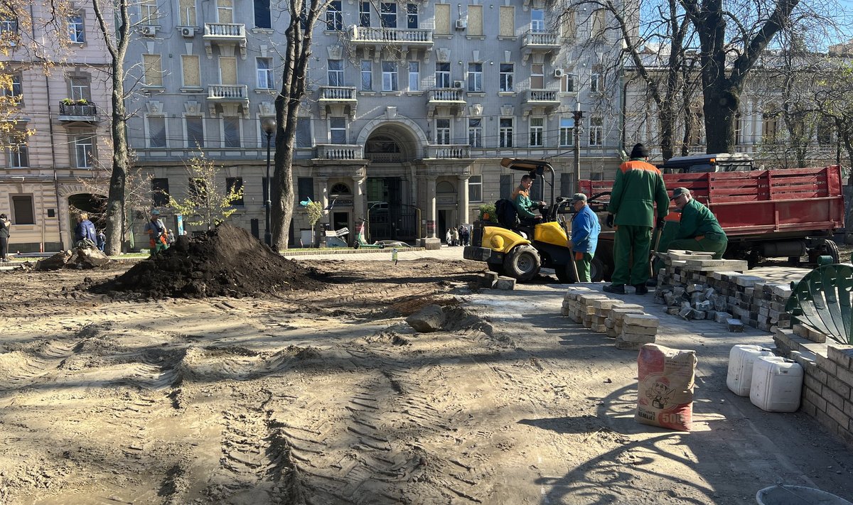 Kiievis Ševtšenko parki laste mänguväljakule hiidkraatri tekitanud rakett oli osa Vene rünnakute esimesest lainest. Teine tabas juba elektrijaamu ja katlamaju.