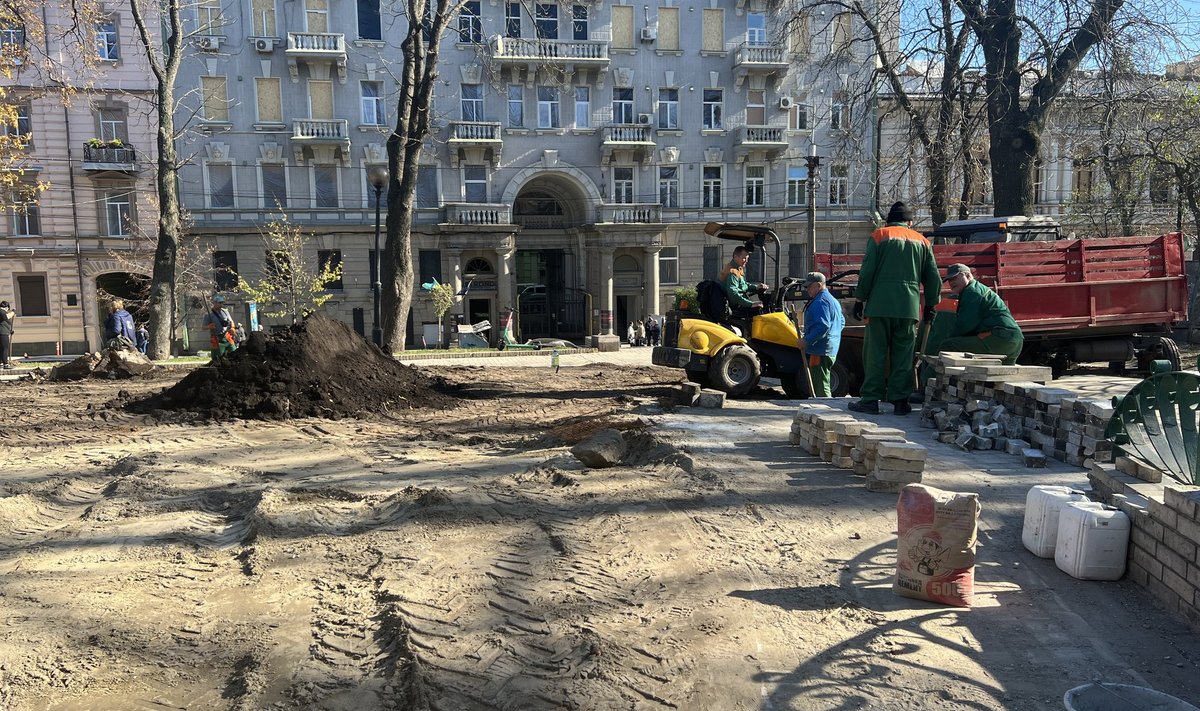 Kiievis Ševtšenko parki laste mänguväljakule hiidkraatri tekitanud rakett oli osa Vene rünnakute esimesest lainest. Teine tabas juba elektrijaamu ja katlamaju. 