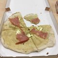 ФОТО: Пицца от итальянского ресторана в Таллинне вызвала много вопросов