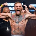 VIDEO | Hallipäine Iiri vanahärra keeldus pubis Conor McGregori poolt pakutud viskist ning sai MMA-tähelt karmi obaduse vastu nägu