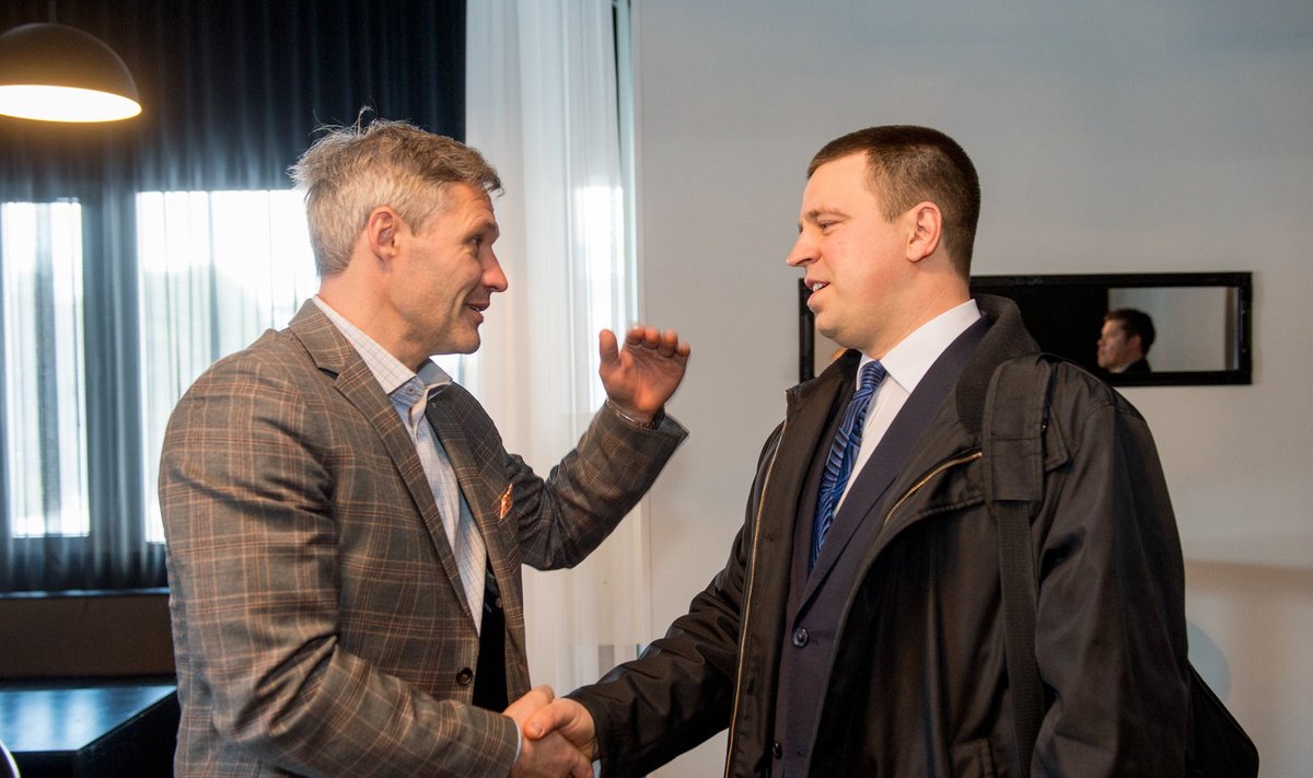 Erki Nool ja Jüri Ratas kohtumisel Eesti motospordi organisatsiooidega.