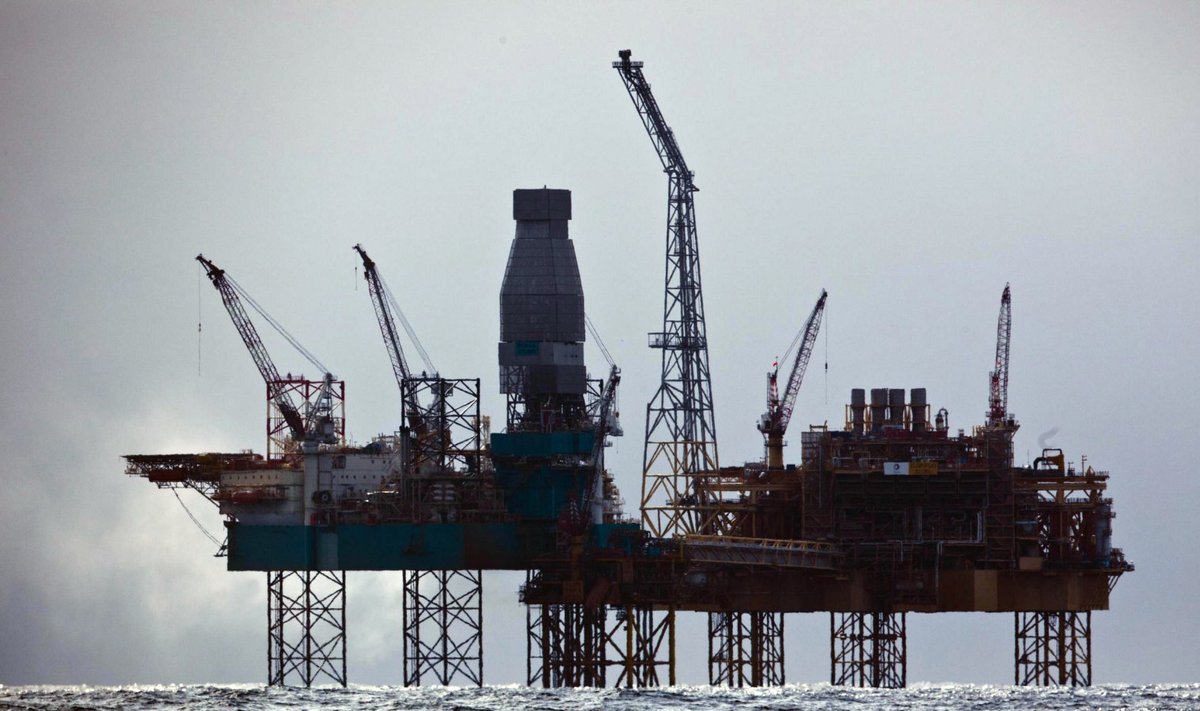 Naftaplatvormid Põhjameres Šotimaa ranniku lähedal.