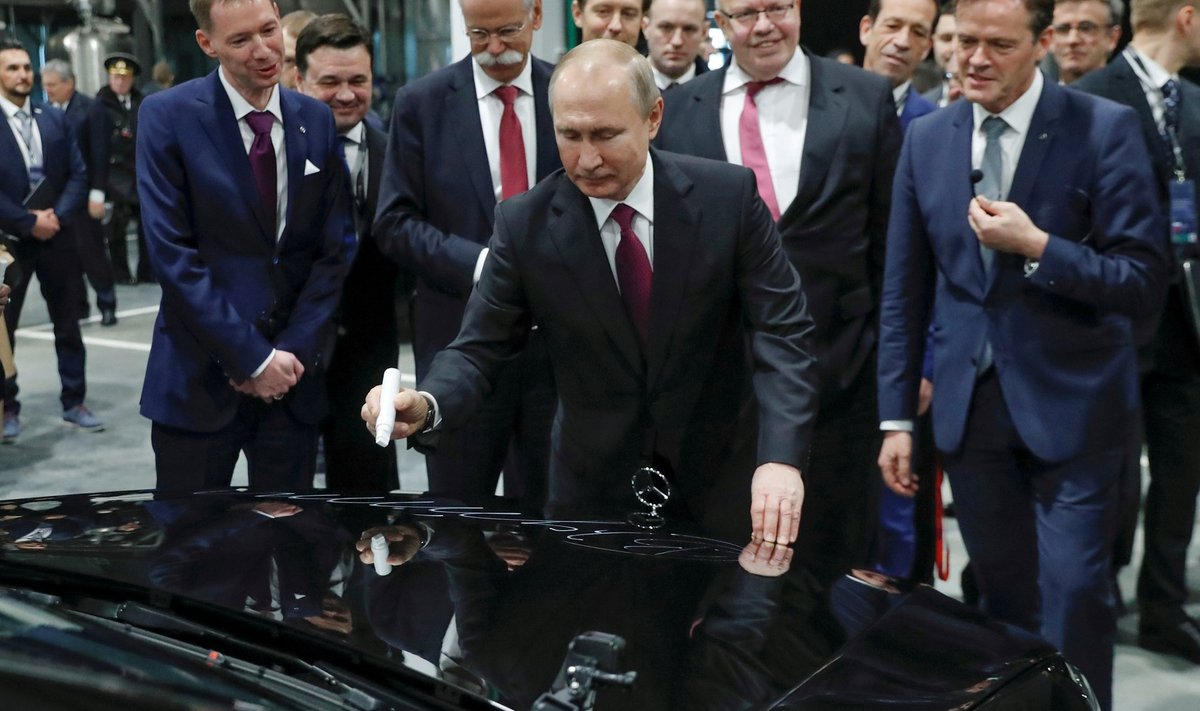 Venemaa president Vladimir Putin möödunud aasta aprillis Moksva lähedale rajatud Mercedese koostetehast avamas.