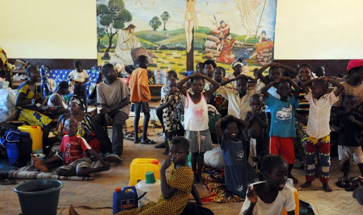 Bangui kirikud on kui põgenikelaagrid. Lastega pered on varjunud Püha Bernardi kirkusse.
