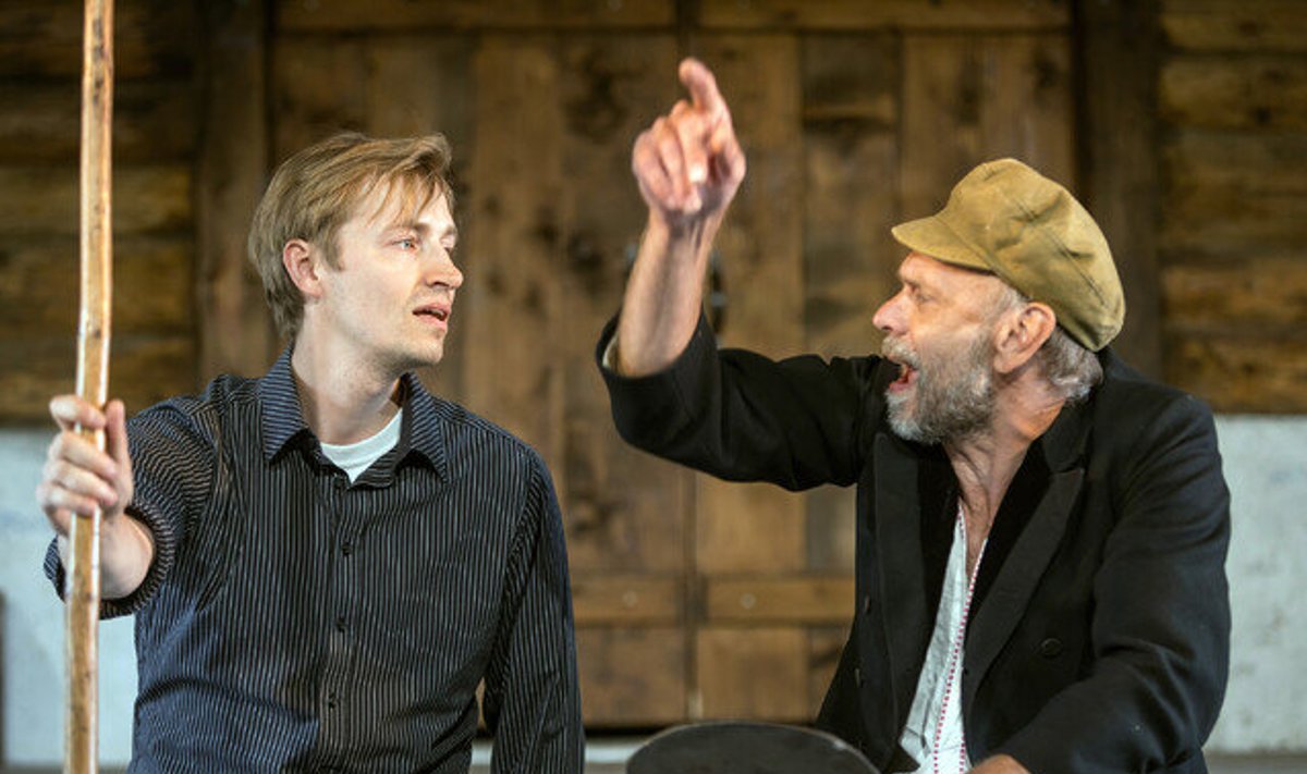  Sander Roosimägi (Eesti Noorsooteater) ja Meelis Rämmeld (Endla teater)  lavastuses "Kadunud kodu"