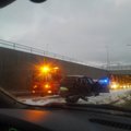FOTOD: Järvevana tee tunneli juures põrkasid kokku veok ja sõiduauto