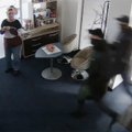 VIDEOD LÄBIOTSIMISELT | Politsei kiirreageerijad ehmatasid raamatupidajaid „nagu bandiidid“