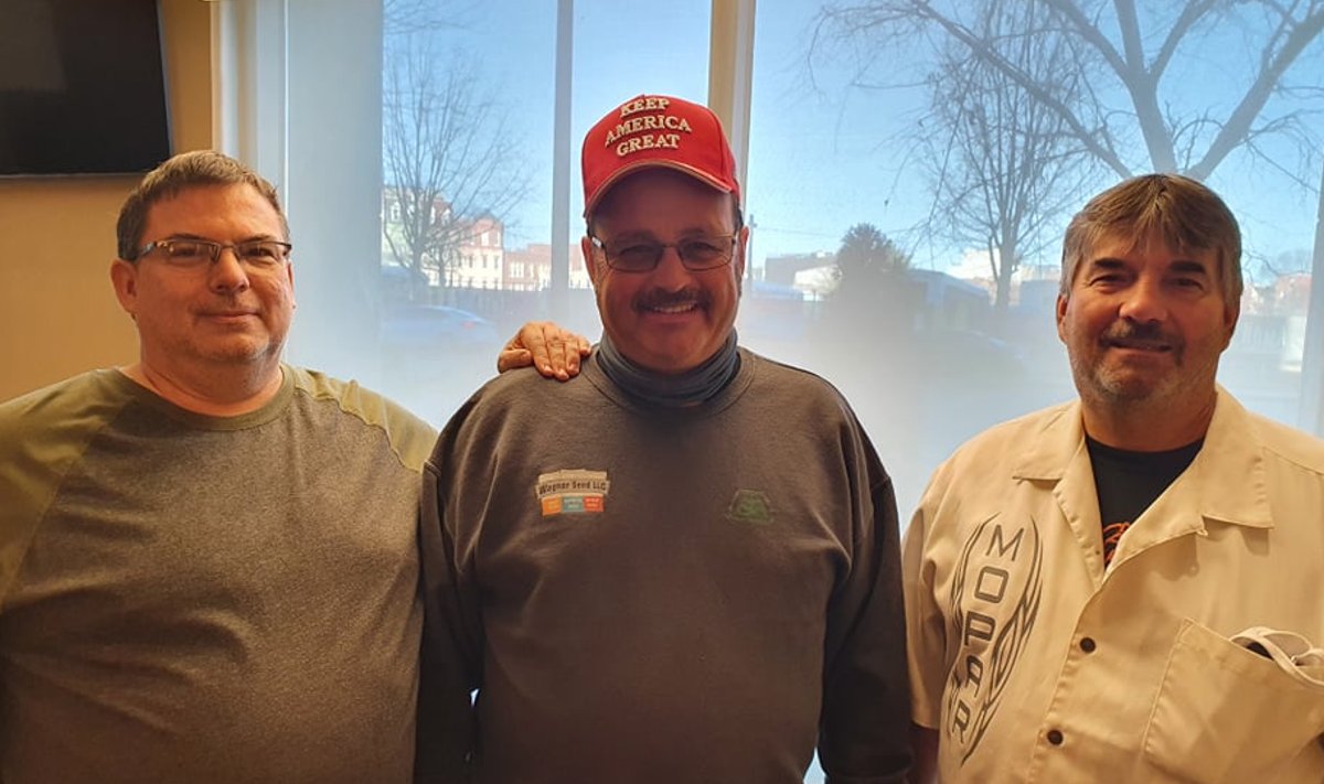 Washingtoni protestima saabunud sõbrad, Ohiost pärit Mike, Bill ja Dave andsid hommikusöögi kõrval põhjaliku ülevaate, mis Ameerikaga valesti on.