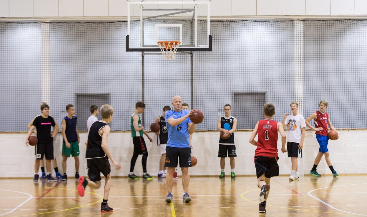 Noorte korvpallitreening Kadrioru Saksa gümnaasiumis