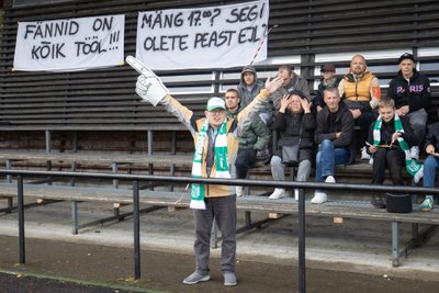 Flora ja Kalju fännid protestisid kella 17-se mängu algusaja vastu.