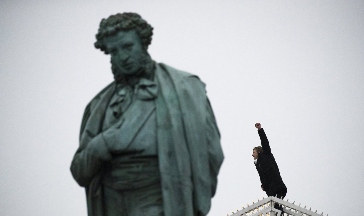 Vene protestija Puškini kuju taustal Moskvas. Sellise tegevuse eest võib nüüd aastateks kinni minna.