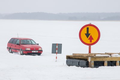 Neljapäeval, 8. märtsist on alates kella 8 avatud Tärkma–Triigi ehk Saaremaa–Hiiumaa vaheline jäätee sõidukitele massiga kuni 2,5 tonni.