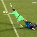 VIDEO: Didier Drogba võttis USA-s vastasmeeskonna väravavahi maha vabamaadluse võttega