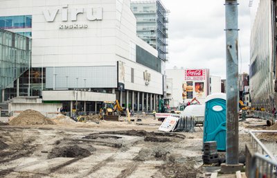 Виды на происходящее рядом с центром Виру.