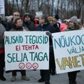 FOTOD | Narva haigla töötajad ja linnaelanikud kogunesid raekoja platsile dr Ago Kõrgvee toetuseks
