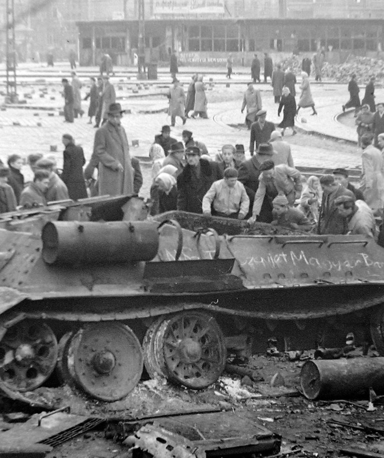 T-34-85 tank Móricz Zsigmond'i väljakul.