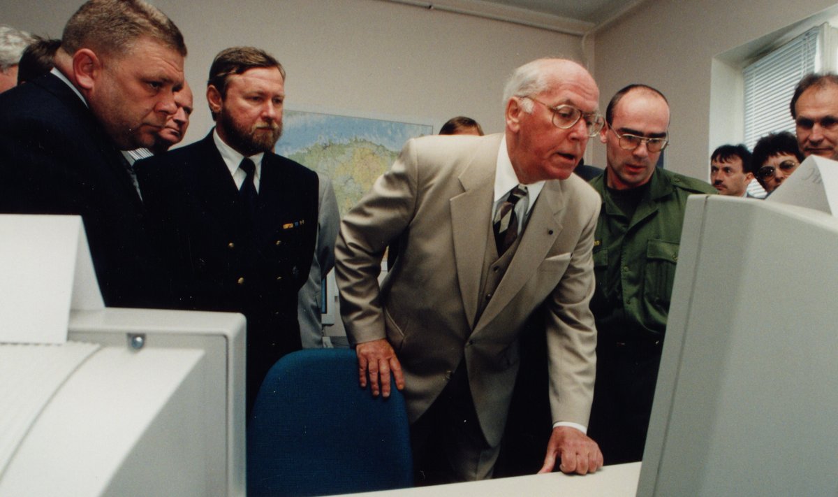President Lennart Merist, kes kuulutas 1996. aastal ETV ekraanil Tiigrihüppe reaalse programmina välja, sai ettevõtmise patroon ja IT-Eesti esimene eestvedaja.