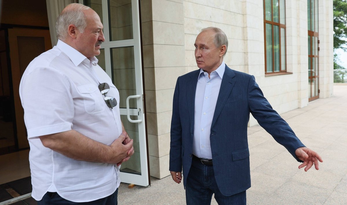Putin jagab Lukašenkale korraldusi.
