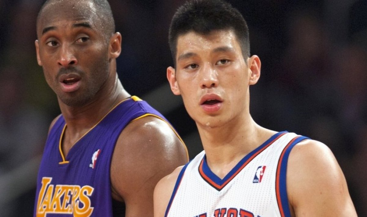 Kobe Bryant (tagaplaanil) ja Jeremy Lin