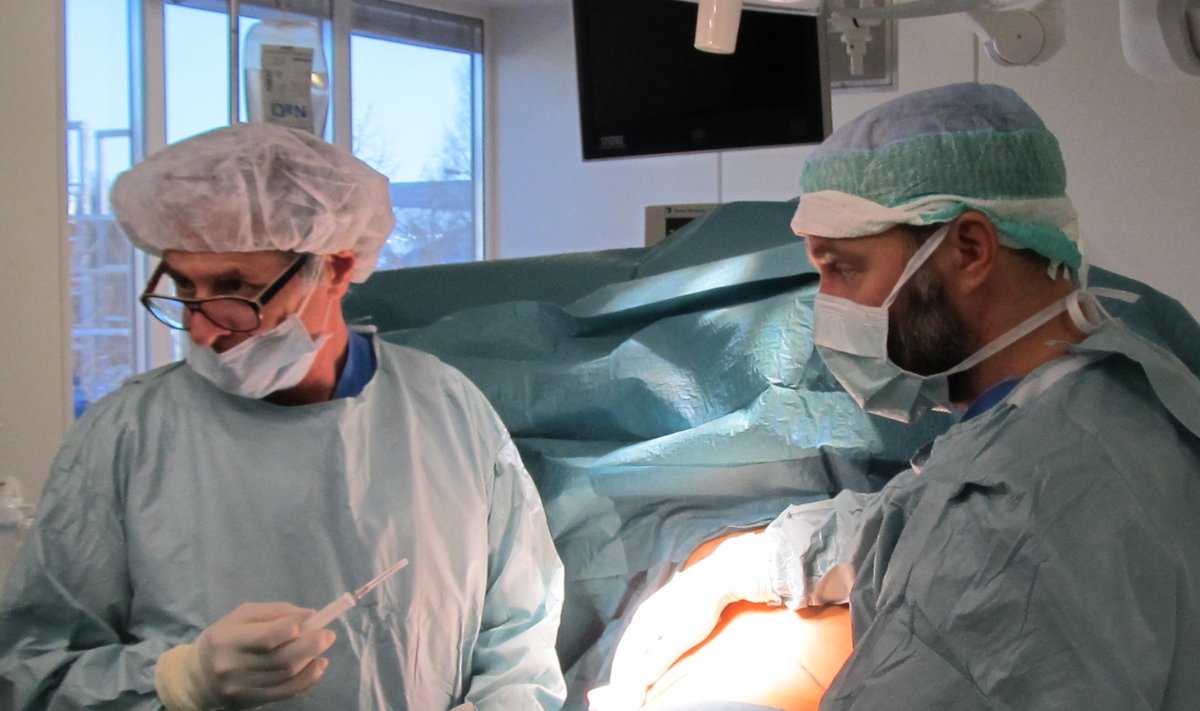 Dr Claudio Barberini ja Lauri Maisvee Fertilitase operatsioonisaalis.