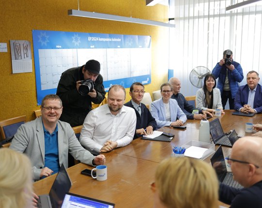 FOTOD | Isamaalased kogunesid arutama, mida Tallinna koalitsioonikõnelustel nõutakse