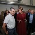 ФОТО DELFI: Президент Кальюлайд посетила нарвский завод Aquaphor