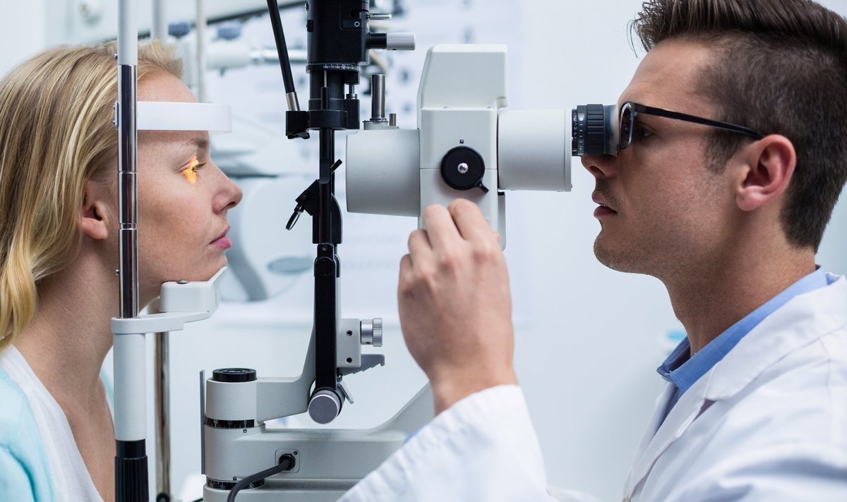 Optometrist kontrollib lisaks nägemisteravusele ka silmapõhjasid, nägemisärvi ja võrkkesta.