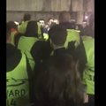 ŠOKEERIVAD KAADRID | Barcelona politsei ja turvamehed tümitasid halastamatult Chelsea fänne