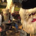 VIDEO | Rumeenias tõmmatakse jõulude ajal selga karukostüüm ning süüakse valgeid ube