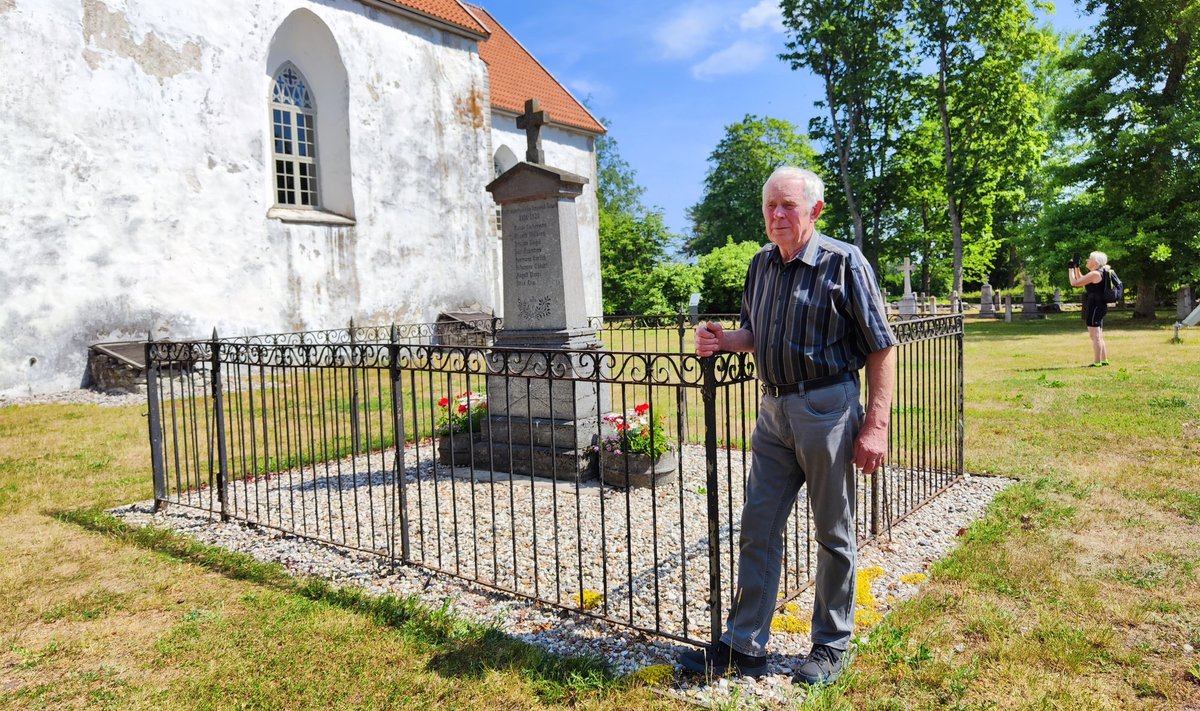 Rein Kiviorg oli üks neist meestest, kes puhastas 2000ndate aastate keskpaigas haruldase Vabadussõja mälestussamba võsast välja. Nüüd paistab nii sammas kui kirik palju paremini teelistele silma...