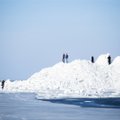 ФОТО: Ледяные холмы на берегу Чудского озера