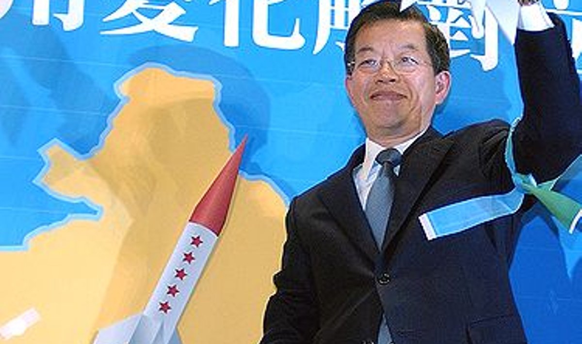 Taiwani peaminister Frank Hsieh hoiatamas Hiina võimaliku raketirünnaku eest.
