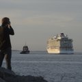 ФОТО DELFI: Сломавшееся в Таллинне круизное судно покинуло порт
