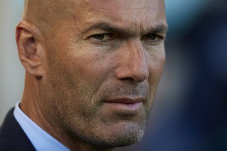 GEENIUS PLATSIL, SUUR KA PLATSI SERVAL: Madridi Reali peatreener Zinédine Zidane.