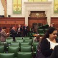 Ottawa tulistaja pääses ruumi ukse taha, kus Kanada peaminister nõupidamisel viibis