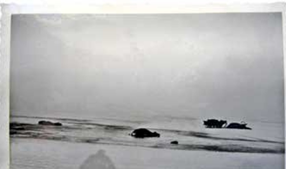 MÕRVAPAIK: Tapetud Eesti piirivalvurid ja küüdimees Peipsi järve jääl 9. veebruaril 1938.