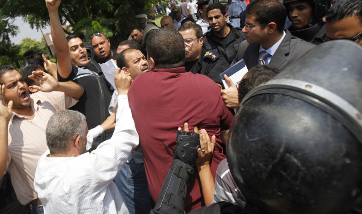 Kairos on ärev õhkkond. Võimult kukutatud president Morsi pooldajate ja märulipolitsei vahel toimusid eile kähmlused.
