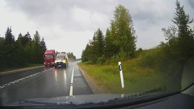 VIDEO | Ohtlik olukord väikemaanteel. Kiirabisõidukijuht võttis veoautost möödudes riske