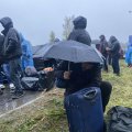 ВИДЕО | С нашей стороны „подсуетились“, но некоторые люди все еще спят под открытым небом: волонтер о ситуации на границе 