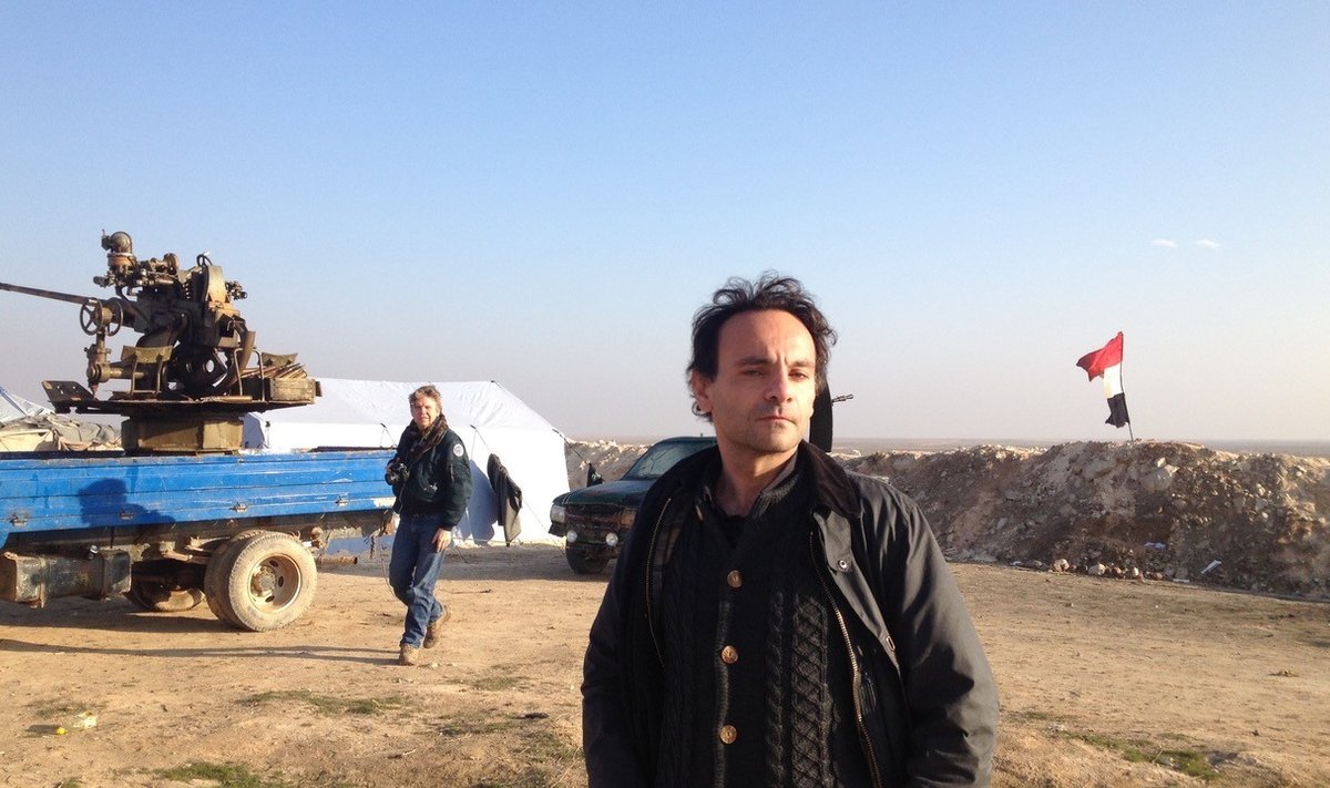 Robert Dulmers 2015. aastal Süürias Ar-Raqqah lähedal asunud rindejoonel.