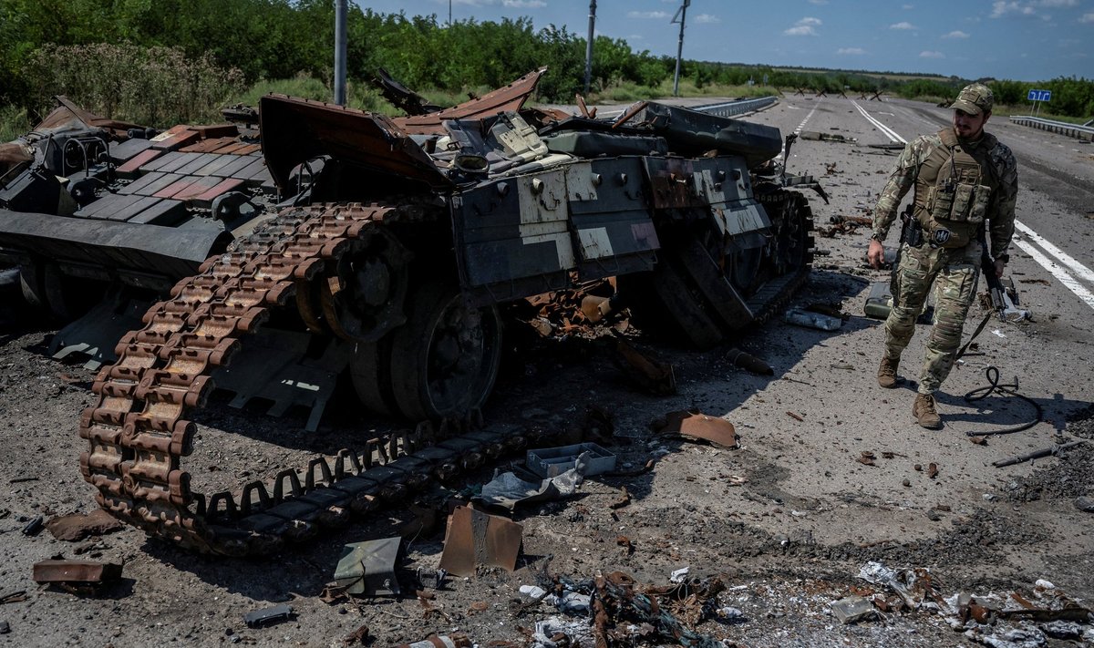 Purustatud Ukraina tank eelmisel nädalal vabastatud Robotõne lähistel